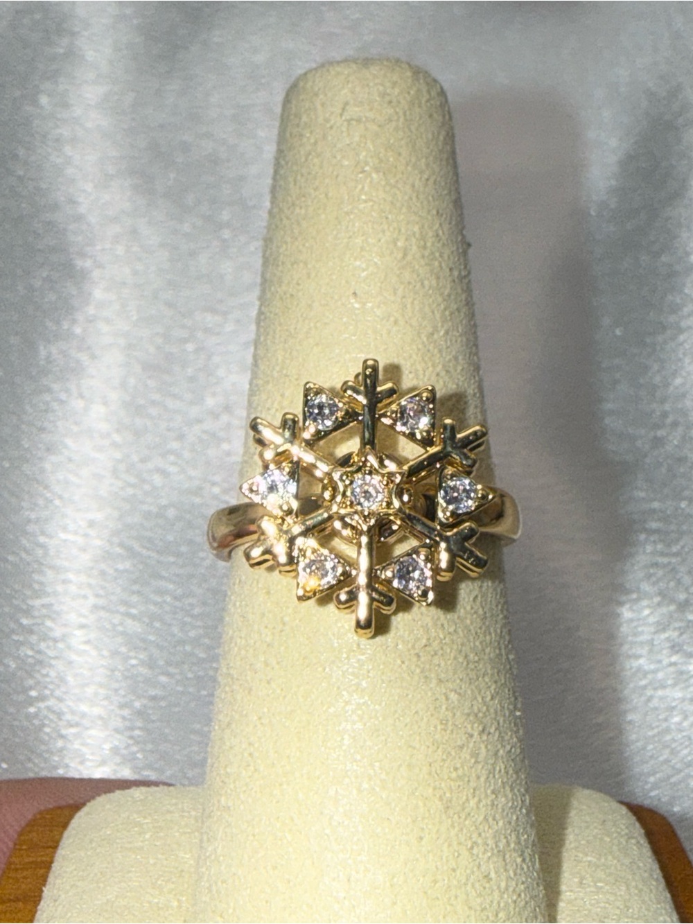 7.5 18K Gold AAACZ Snowflake Spinner Ring